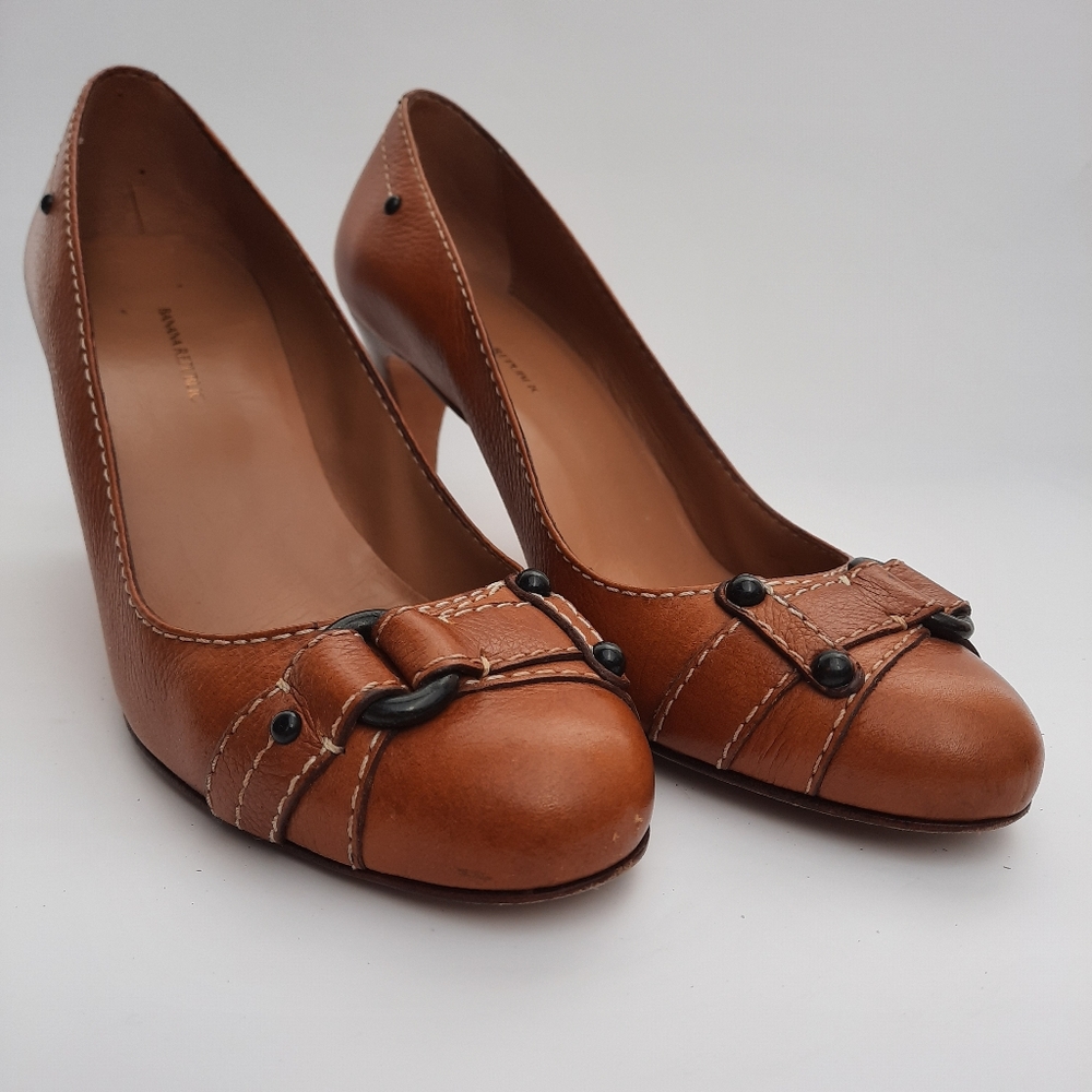 Banana Republic Leather 2 inch Heel
